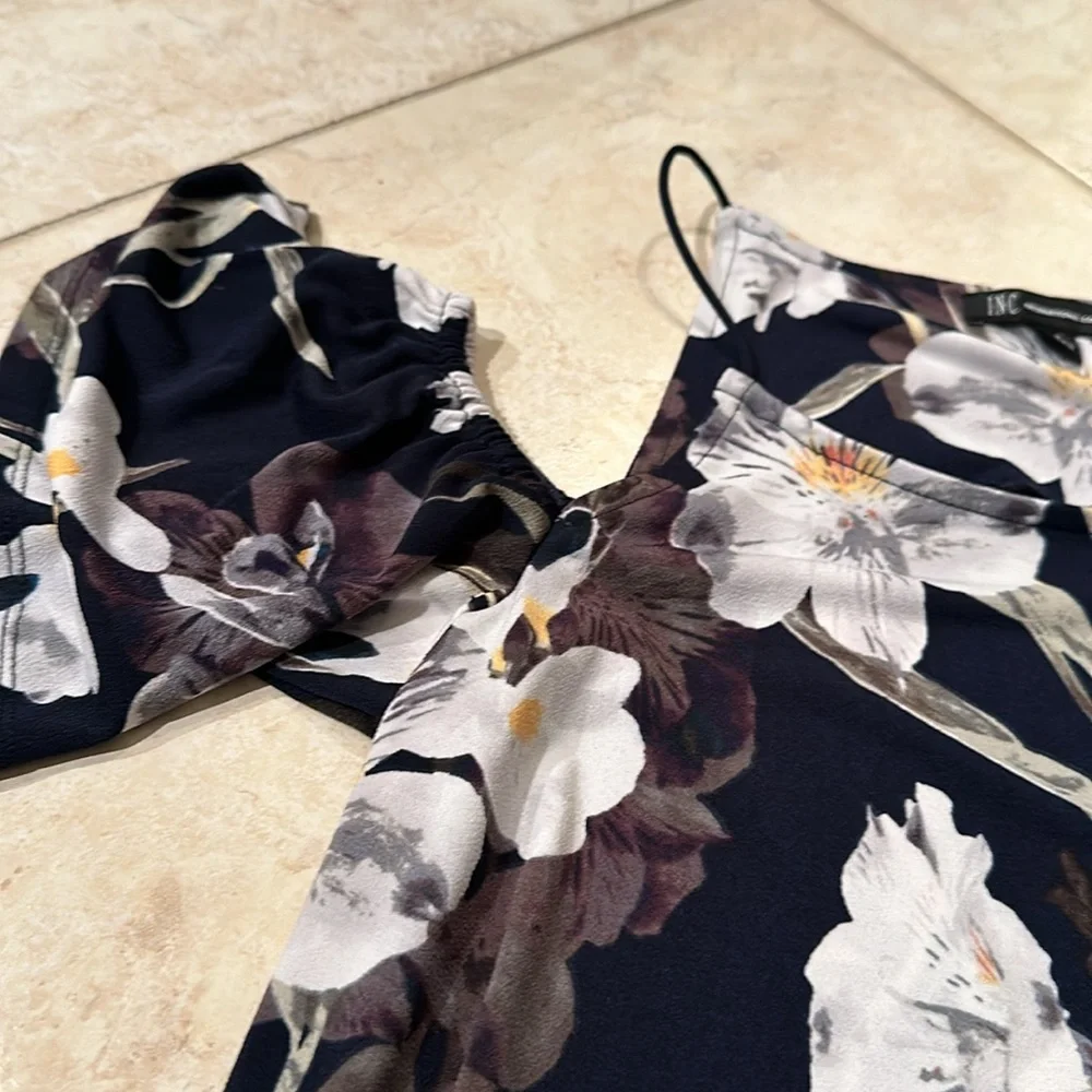 Cold shoulder floral Blouse - Picture 3 of 3